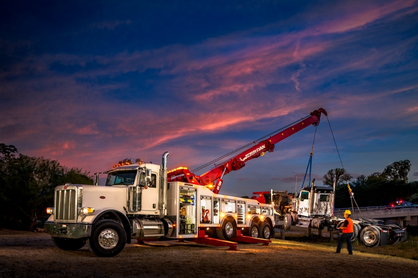 Jerr-Dan tow truck lifting truck out of ditch